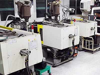 INJECTION MOLDING MACHINE1