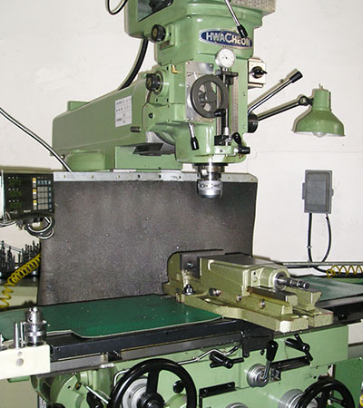 VERTICAL MILLING MACHINE